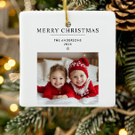 Ornement En Céramique "Ornement de Noël Joyeux personnalisé avec photo<br><div class="desc">"Célébrez la saison des Fêtes avec ce joyeux ornement de Noël personnalisé, avec espace pour une photo et un nom personnalisés. Parfait pour garder son coeur, cet ornement ajoute une touche personnelle à la décoration de Noël. Avec un accueil festif "Joyeux Noël", c'est un cadeau idéal pour la famille, les...</div>