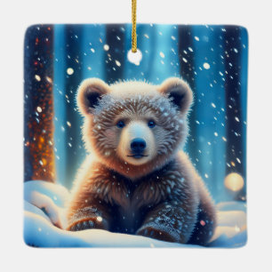 Ornement En Céramique Ourson mignon dans une forêt enneigée