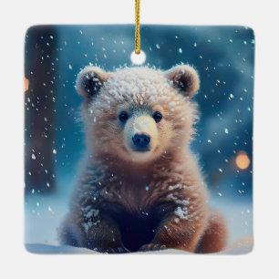 Ornement En Céramique Ourson mignon dans une forêt enneigée