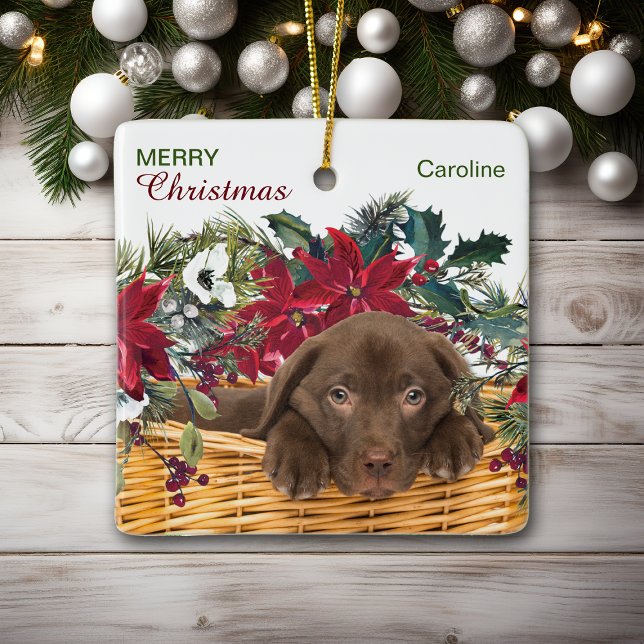Ornement En Céramique Panier de Noël Poinsettia Chocolate Labrador (Créateur téléchargé)
