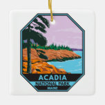 Ornement En Céramique Parc national Acadia Maine Bar Harbour Vintage<br><div class="desc">Conception d'oeuvres d'art vectorielles acadiennes. Le parc national Acadia se trouve principalement sur l'île du désert du mont du Maine. Son paysage est marqué par des bois,  des plages rocheuses et des pics de granit sculptés par des glaciers comme le mont Cadillac.</div>
