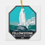 Ornement En Céramique Parc national de Yellowstone Castle Geyser Vintage<br><div class="desc">Design vectoriel de la forêt de Yellowstone. Le parc comprend des canyons spectaculaires,  des rivières alpines,  des forêts luxuriantes,  des sources chaudes et des geysers qui brassent,  dont son plus célèbre,  Old Faithful.</div>