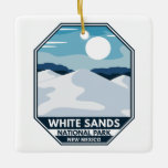Ornement En Céramique Parc national des Sables blancs Emblème rétro mini<br><div class="desc">Design d'illustration vectorielle White Sands. Le parc est situé dans l'état du Nouveau-Mexique et complètement entouré par la chaîne de missiles White Sands.</div>