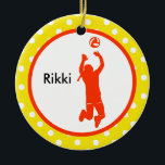 Ornement En Céramique Personnalisation de l'ornement du plateau de volle<br><div class="desc">Montrez votre passion pour le volley-ball à tout moment grâce à notre ornement de couturier. Comprend un arrière - plan à points polka jaunes avec un graphisme de joueur de volley-ball rouge, personnalise avec le nom sur le devant et un message personnalisé sur le dos. Idéal pour Noël ou n'importe...</div>