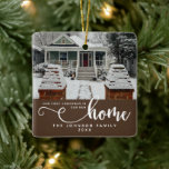 Ornement En Céramique Personnalisé Notre Premier Noël Dans Notre Nouvell<br><div class="desc">Célébrez la joie de votre premier Noël dans une nouvelle maison avec notre Ornement en céramique personnalisée "Notre premier Noël dans notre nouvelle maison" dans une teinte brune chaleureuse. Cet élégant ornement est pensé pour marquer l'occasion spéciale de s'installer dans un nouvel espace. Doté d'une photo et d'un texte personnalisables,...</div>