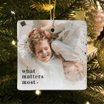 Ornement En Céramique Photo Collage Moderne Ce Qui Compte Le Plus Cadeau<br><div class="desc">Photo Collage Moderne Ce Qui Compte Le Plus Cadeau Familial</div>