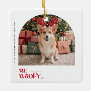 Ornement En Céramique Photo de chien drôle sous un arche de Noël Joyeux