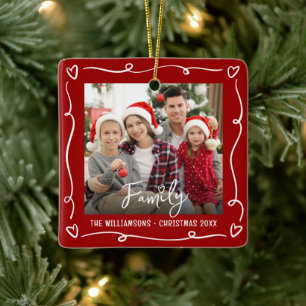 Ornement En Céramique Photo de famille de Noël rouge avec cœur gribouill