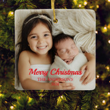 Photo de famille pour le premier Noël de bébé