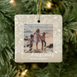 Ornement En Céramique Photo de Noël de famille ivoire<br><div class="desc">Votre photo préférée sur les feuilles blancs, les baies et les points sur N'IMPORTE QUEL arrière - plan COULEUR (nous montrons l'ivoire), cet ornement de Noël personnalisé fait un cadeau mémorable pour la famille et les amis ou créer par vous-même - de grands faveurs de fête, aussi! CONSEIL : Téléchargez...</div>