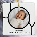 Ornement En Céramique Photo de Noël du bébé personnalisé<br><div class="desc">L'élégant vêtement photo de Noël de ce bébé garçon est décoré du mot JOY en noir sur un arrière - plan blanc. Facilement personnalisable avec votre photo,  nom et année.</div>
