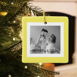 Ornement En Céramique Photo Famille Moderne Jaune Simple Jolie Cadeau<br><div class="desc">Photo Famille Moderne Jaune Simple Jolie Cadeau</div>