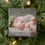 Ornement En Céramique Photo moderne élégante Babys Premier Noël<br><div class="desc">Un ornement moderne de Noël faire-part de naissance avec deux de vos photos préférées et une typographie élégante. Le côté avant a le nom du bébé dans un grand format de police d'écriture blanche sur votre photo de fond de sang préféré. La face arrière a la deuxième photo avec les...</div>