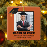 Ornement En Céramique Photo Orange Senior Graduation 2023 personnalisée<br><div class="desc">Ce ornement de Noël orangé de troisième cycle personnalisé présente votre photo de graduation sous un casquette noir. Personnalisez avec votre année de classe,  l'école et le nom d'un grand cadeau pour un étudiant diplômé.</div>