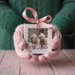 Ornement En Céramique Pink Christmas Retro Santa Claus Vintage Photo<br><div class="desc">Ajoutez une touche de charme rétro à votre décor de vacances avec notre Ornement Photo Livraison du Père Noël Rose. Ce magnifique ornement présente une aquarelle fantaisiste d'un Père Noël rose rétro portant un sac de cadeaux, prêt à répandre la joie festive. L'ornement comprend un cadre photo ondulé de style...</div>
