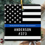 Ornement En Céramique Police Personnalisée Ligne Bleue Mince Police<br><div class="desc">Ligne Bleue Mince Officier de Police Ornement de Noël - Drapeau américain dans la Police Couleurs Drapeau, design moderne noir et bleu. Customisez avec le nom de votre ministère et personnalisez avec le nom et le numéro d'insigne des policiers. Ce vêtement personnalisé d'application de la loi est parfait pour les...</div>