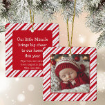 Ornement En Céramique Premier bébé parent de Noël Photo Pepperment<br><div class="desc">Commémorez le premier Noël de votre bébé miracle avec ce joli ornement photo avec une bande de menthe poivrée rouge et blanche classique avec une photo sur un côté et votre texte sur le dos.</div>