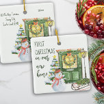 Ornement En Céramique Premier Noël Nouveau foyer Festif Porte avant<br><div class="desc">Premier Noël dans un nouvel ornement de vacances à la maison - que vous pouvez éditer pour célibataire, couples et familles et personnaliser avec l'année et votre nouvelle adresse. Conception de la porte d'entrée de noël festif, décorée de couronne et de guirlande sainte. La scène est composée d'éléments confortables comme...</div>