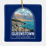 Ornement En Céramique Queenstown New Zealand Travel Art Vintage<br><div class="desc">Design de déplacement vectoriel rétro Queenstown. Il se trouve sur les rives du lac Wakatipu de l'île du Sud,  face aux spectaculaires Alpes du Sud.</div>