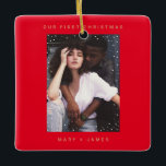 Ornement En Céramique Red Gold Modern Joyer et Marié Photo<br><div class="desc">Red Gold Lucky New Year Modern Merry and Married Photo Ceramic Ornement avec un cadre de chute de neige minimaliste sur votre photo personnalisée, une police sans serif moderne et un arrière - plan motif de flocons de neige sur le dos avec l'année de Noël personnalisée. L'ornement en céramique photo...</div>