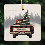 Ornement En Céramique Retro Red Plaid Camion de Noël personnalisé Nom de<br><div class="desc">Découvrir les couloirs avec notre ornement de camion de Noël rouge plaid rétro! Personnalisé avec votre nom de famille,  c'est la touche festive parfaite pour ajouter charme et nostalgie à votre arbre de vacances cette saison.</div>