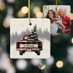 Ornement En Céramique Retro Red Plaid Camion de Noël Photo personnalisée<br><div class="desc">Découvrir les couloirs avec notre ornement de camion de Noël rouge plaid rétro! Personnalisé avec votre nom de famille,  c'est la touche festive parfaite pour ajouter charme et nostalgie à votre arbre de vacances cette saison.</div>