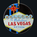 Ornement En Céramique Saison des vacances de Las Vegas<br><div class="desc">Vous pouvez personnaliser cet ornement de Las Vegas et l'employer comme décoration d'amusement pour des paquets ou au lieu d'une carte et rendre votre salutation de vacances mémorable !</div>
