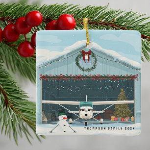 Ornement En Céramique Sapin de Noël d'avion Cessna dans un hangar vintag