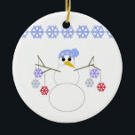 Ornement En Céramique Snowman à la clé avec des flocons de neige<br><div class="desc">Un mignon bonhomme de neige avec des branches pour les bras,  tenant des ornements colorés de flocon de neige. Une bordure de flocons bleus accentue le sommet.</div>