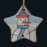 Ornement en céramique Snowman & Christmas Tree<br><div class="desc">L'heureux bonhomme de neige a décoré son sapin de Noël de nombreux ornements étincelants. Il est si heureux Noël arrive, d'autant plus qu'il a vu des cadeaux qui lui ont été mis sous l'arbre. Joli bonhomme de neige aquarelle et design d'arbre de Noël qui vous apporte ce sentiment festif. Les...</div>