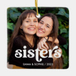 Ornement En Céramique Soeurs | Boho Texte superposé avec deux photos<br><div class="desc">Cet ornement de Noël simple et élégant comprend deux de vos photos personnelles,  ainsi que le mot "soeurs" dans la typographie moderne blanche boho.</div>