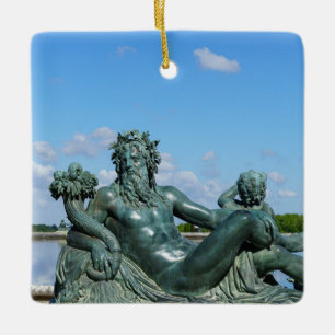 Ornement En Céramique Statue La Loire dans le jardin du château de Versa