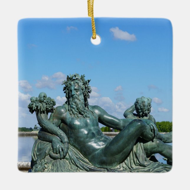 Ornement En Céramique Statue La Loire dans le jardin du château de Versa (Devant)