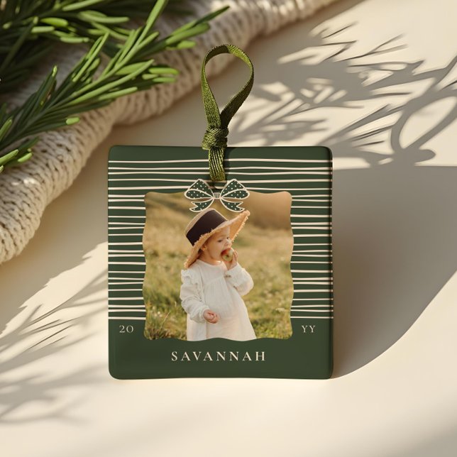 Ornement En Céramique Stripes modernes de Noël Bow garde-photo Wavy (Christmas Bow Modern Stripes Wavy Photo Keepsake Ceramic Ornament)