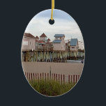 Ornement En Céramique The Old Orchard Beach Pier par Wendy C Allen 2004<br><div class="desc">The Old Orchard Beach Pier par Wendy C Allen 2004</div>