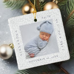 Ornement En Céramique Timbre Photo Cadre photo en dentelle blanche Naiss<br><div class="desc">Minuscule et élégant simple photo de bébé & naissance Statistiques garder l'ornement photo. Le design est composé d'un élégant arrière - plan en dentelle blanche. design simple et minimal avec un cadre photo de la phase de postage pour afficher votre photo spéciale bébé. Le nom, la date, l'heure et les...</div>