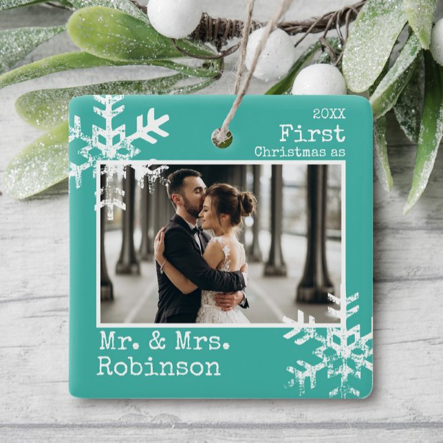 Ornement En Céramique Turquoise 1er Noël M. & Mme Photo (Rustic snowflake newlywed holiday keepsake photo ornament perfect for gifts to bring joy to others.)