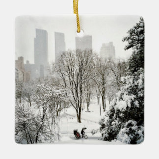 Ornement En Céramique Un Pedicab dans le Central Park pendant l'hiver