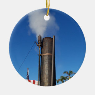 Ornement En Céramique vieux sifflet à vapeur avec un panache blanc de va