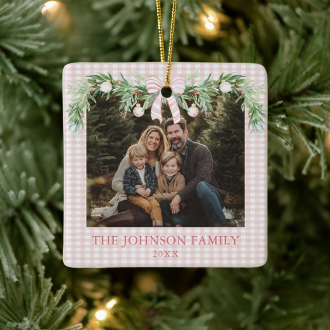 Ornement En Céramique Whimsical Grandmillenial Pink Bow Family Photo (Arbre)