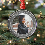 Ornement En Métal 1 Diplôme photo Élégant Simple Gris et Blanc<br><div class="desc">Félicitations au diplômé ! Commémorez la journée de remise des diplômes avec une photo personnalisée gris et blanc métal premium ornement de Noël. L'image et tout le texte sur ce modèle sont simples à customiser. Inclure toute citation inspirante préférée, dicton motivationnel, nom et diplôme de l'école, félicitations, merci maman et...</div>