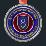 Ornement En Métal 8e division d'infanterie Garde Noël<br><div class="desc">Faites preuve de fierté pour la 8e division d'infanterie "Pathfinder" ! Un cadeau design très unique pour quiconque cherche celui d'un cadeau spécial. Cet ornement de Noël personnalisé conçu sur mesure pour la 8e division d'infanterie Keepsaké fait un merveilleux cadeau pour votre vétéran de la 8e division d'infanterie favori! La...</div>