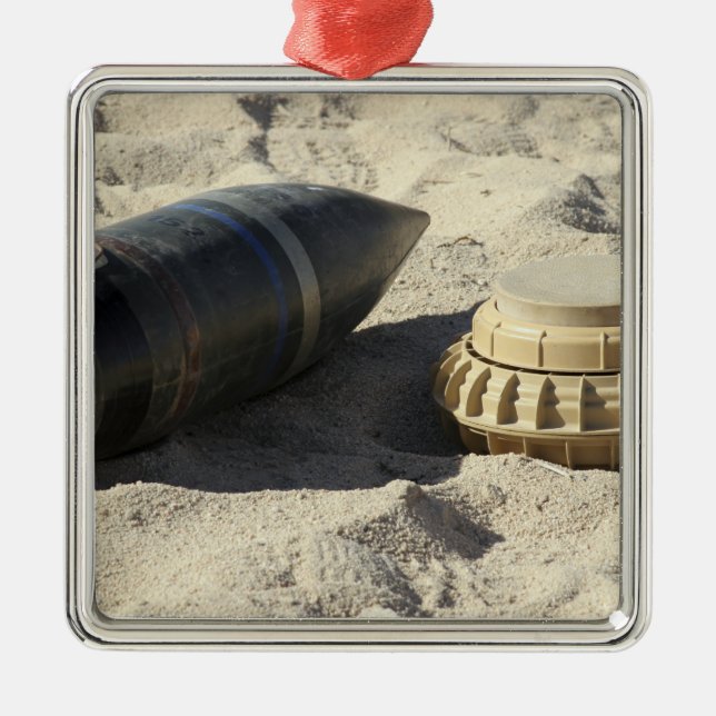 Ornement En Métal Affichage statique d'une coque de commande convert (Devant)