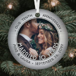 Ornement En Métal Any Text 2 Photo 10e anniversaire du Mariage Faux<br><div class="desc">Célébrez un joyeux 10e anniversaire de mariage avec une photo personnalisée 2 "Marié 10 ans" ornement de Noël en métal brossé faux argent brossé. Tous les textes et les images de ce modèle sont simples à personnaliser et peuvent être différents ou identiques sur le devant et le dos. (AVIS DE...</div>