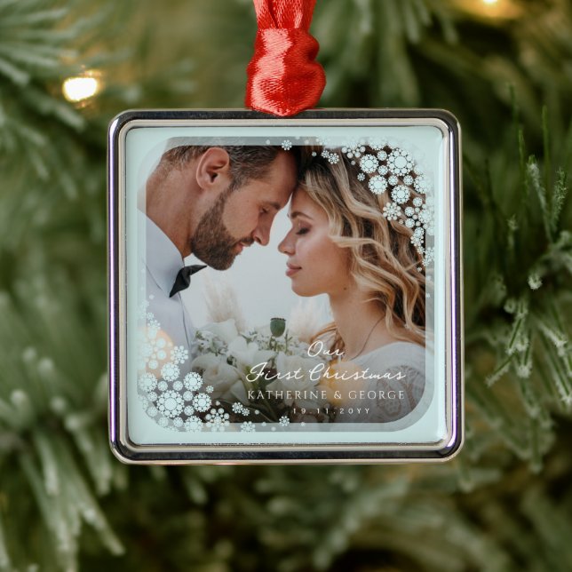 Ornement En Métal Aqua Blue Snowflakes Frame Holiday Mariage Photo (Arbre)
