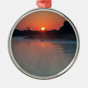 Ornement En Métal Bateau À Sunrise Sur La Rivière