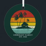 Ornement En Métal Beach House Vacances Famille Réunion Noël<br><div class="desc">Customisez ces modèles rétro de camping pour votre plage ou maison de lac en ajoutant votre nom de famille ou texte personnalisé, et année. J’espère que ce n’est pas seulement le design cool qui a attiré votre attention, mais le fait que vous ne le retrouverez jamais dans un grand magasin...</div>
