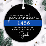 Ornement En Métal Bénis Sont Les Peacemakers Police Ligne Bleue<br><div class="desc">Bénis soient les conciliateurs, car ils seront appelés enfants de Dieu. Ornement personnalisé de ligne bleue mince pour les policiers et les forces de l'ordre. Personnalisez avec le numéro et le nom de l'insigne de l'agent de police. Ce vêtement de prière de police personnalisé est parfait pour les cadeaux de...</div>