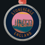 Ornement En Métal Cercle en panne stonehenge rétro<br><div class="desc">OEuvre vectorielle de Stonehenge. Il se compose d'un anneau extérieur de pierres debout sarsen verticales,  chacune d'une hauteur de 13 pieds,  d'une largeur de sept pieds,  et pesant environ 25 tonnes,  surmonté d'une connexion de pierres de lintel horizontales.</div>