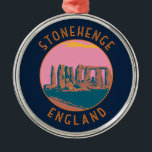 Ornement En Métal Cercle en panne stonehenge rétro<br><div class="desc">OEuvre vectorielle de Stonehenge. Il se compose d'un anneau extérieur de pierres debout sarsen verticales,  chacune d'une hauteur de 13 pieds,  d'une largeur de sept pieds,  et pesant environ 25 tonnes,  surmonté d'une connexion de pierres de lintel horizontales.</div>